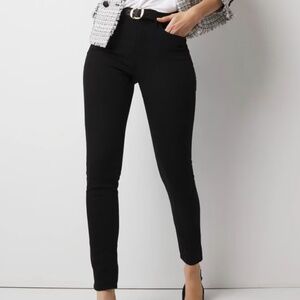 WHITE HOUSE BLACK MARKET Black High Rise Skinny Sculpt Jean. Size 6